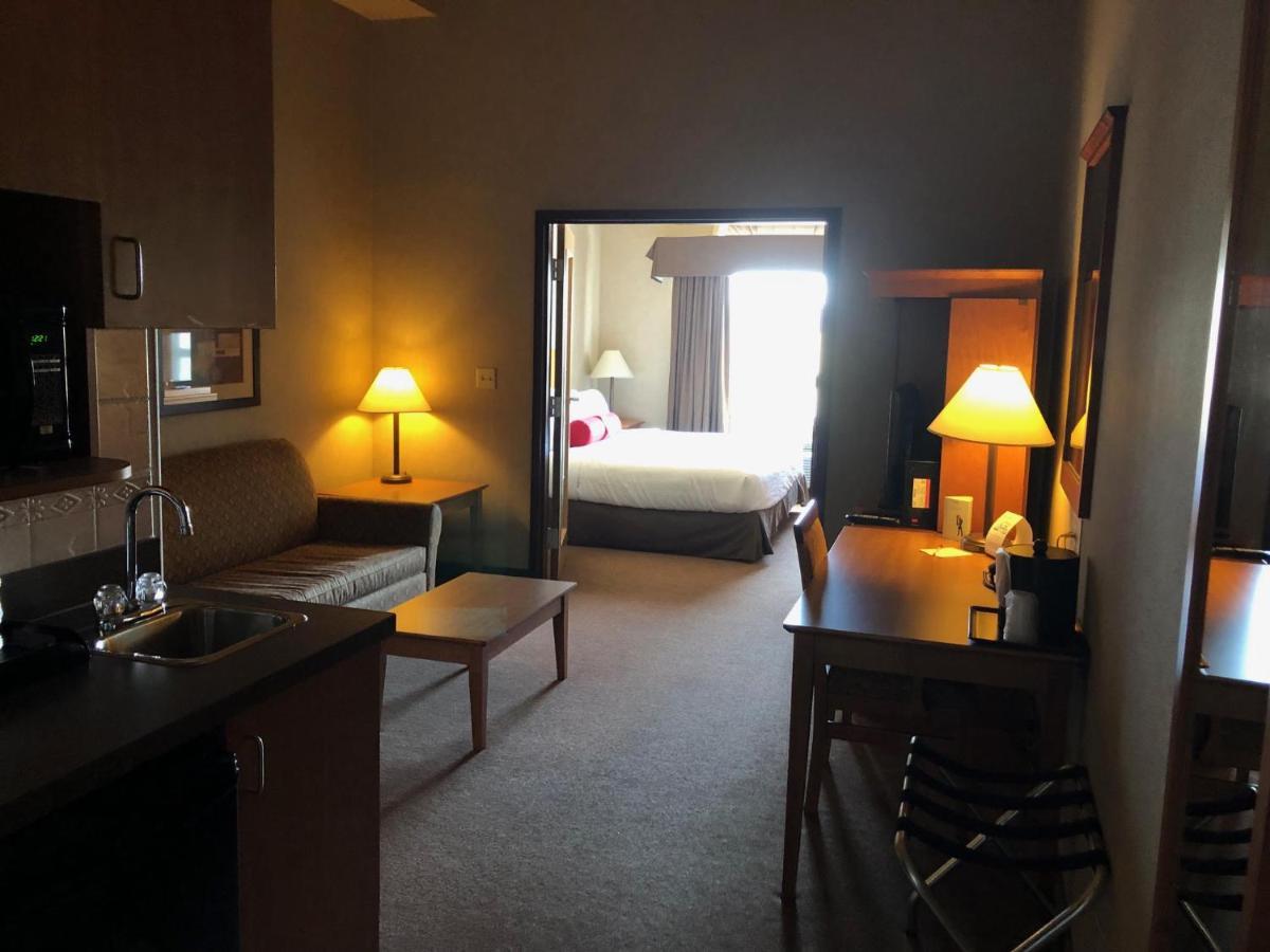 Hotel Ramada By Wyndham Ponoka