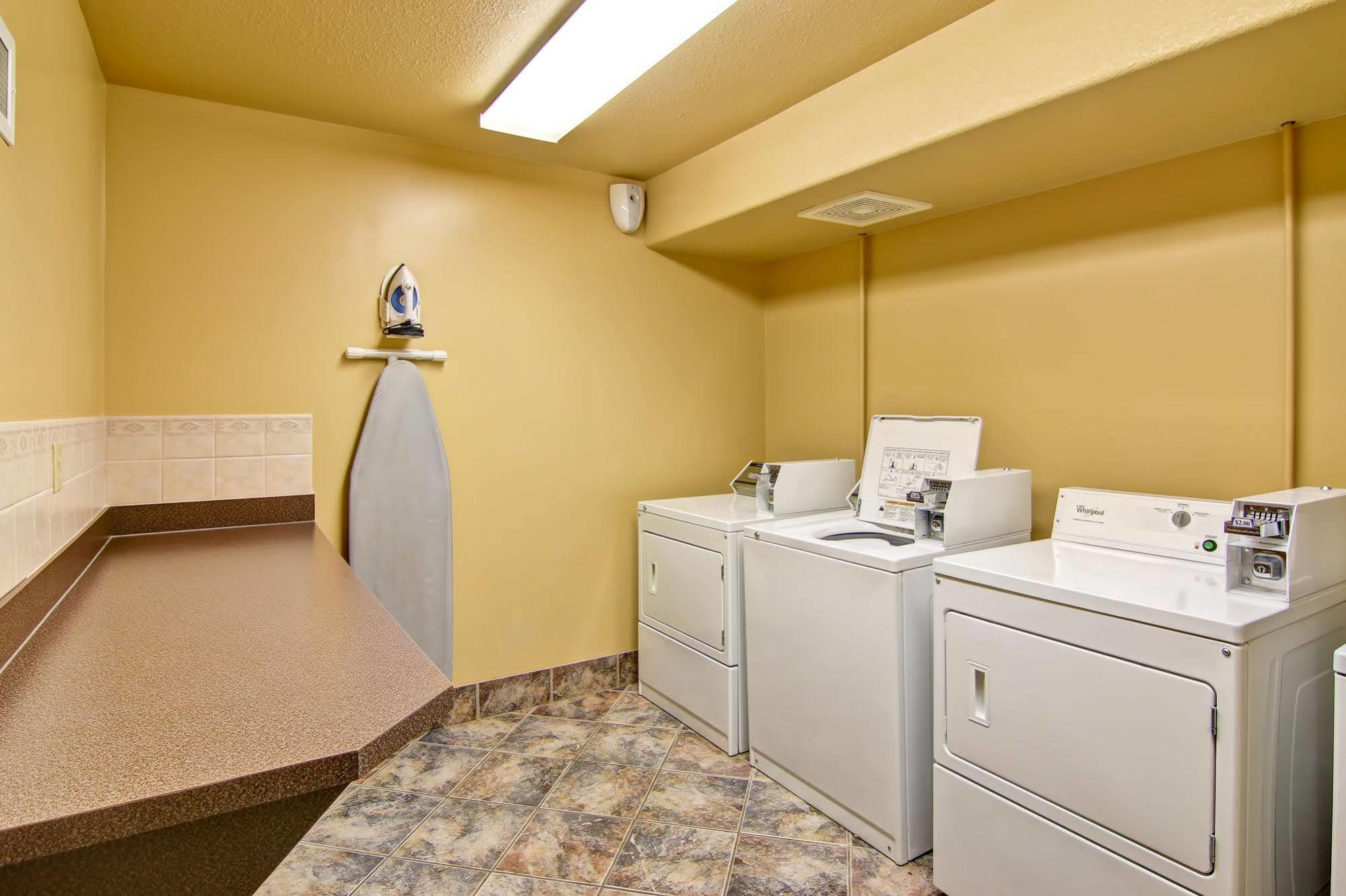 Ramada By Wyndham Hotel Ponoka